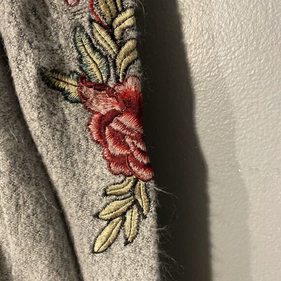 Cloud Chaser Sweater Small Fuzzy Gray Crew Neck Pink Floral Embroidery On Arms - Picture 5 of 7